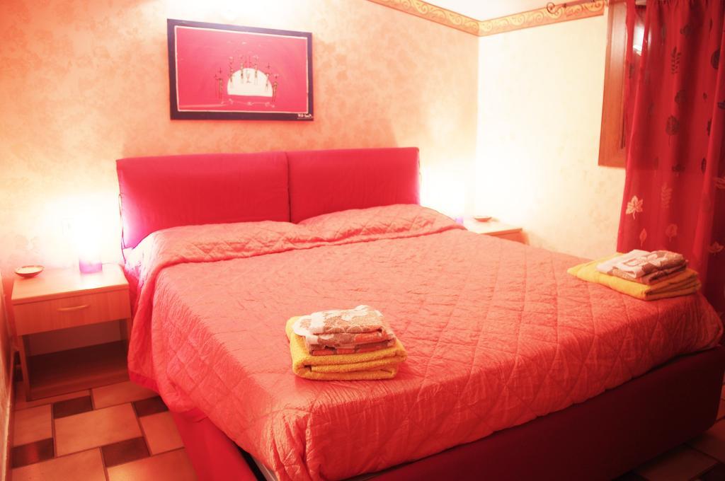B&B Fantar House Carbonia Room photo